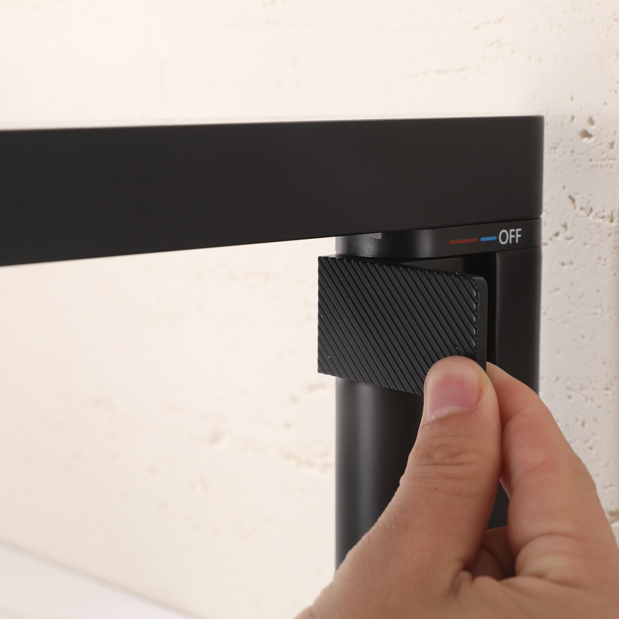 #color_matte black