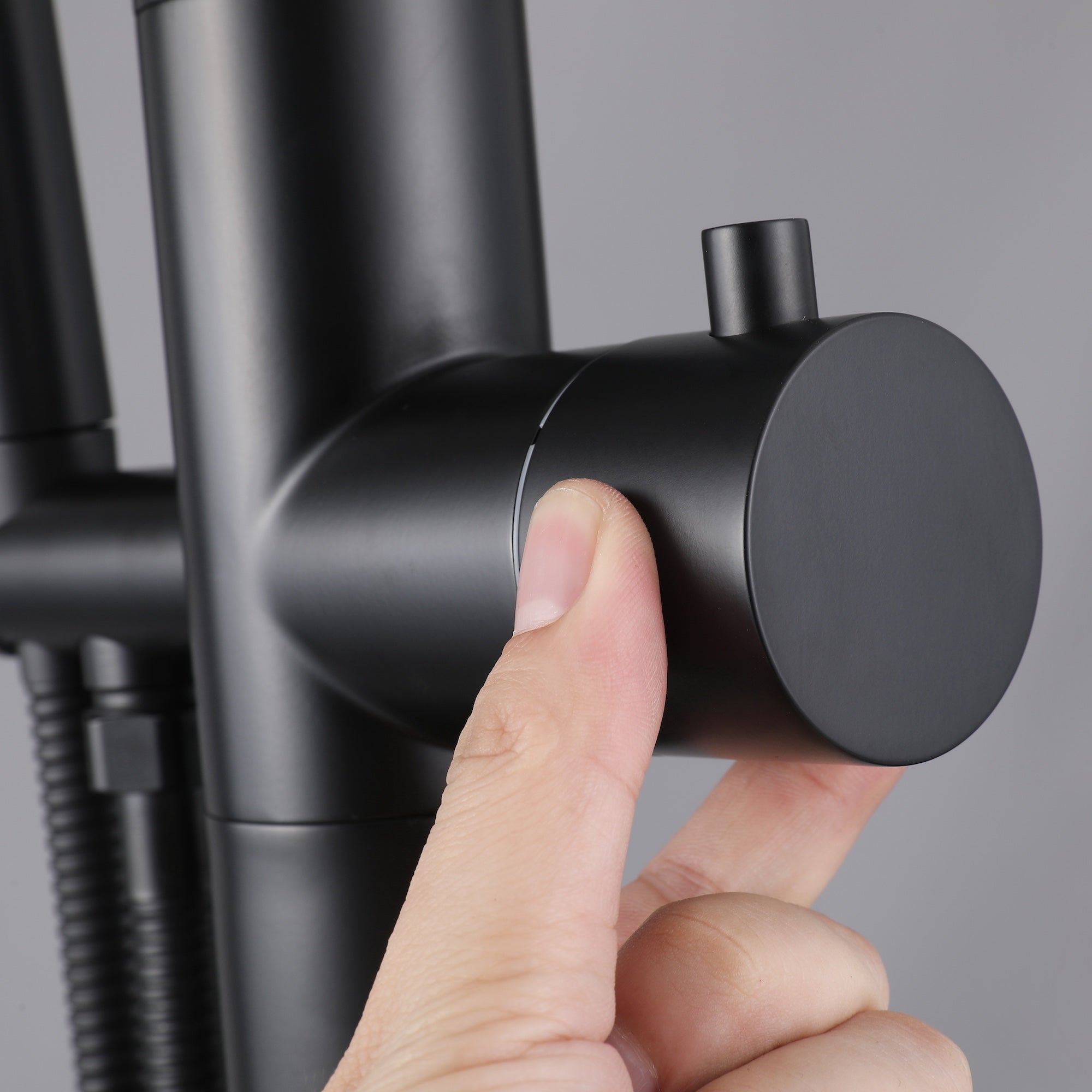 #color_matte black